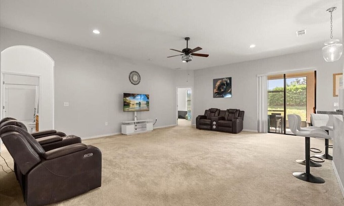 Lake Wales House | Family-Friendly 3BR Getaway Hot Tub Game Room Fun