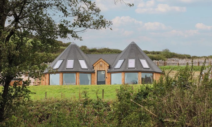 Cribyn Cottage | TY CRWN, pet friendly, luxury holiday cottage in Lampeter