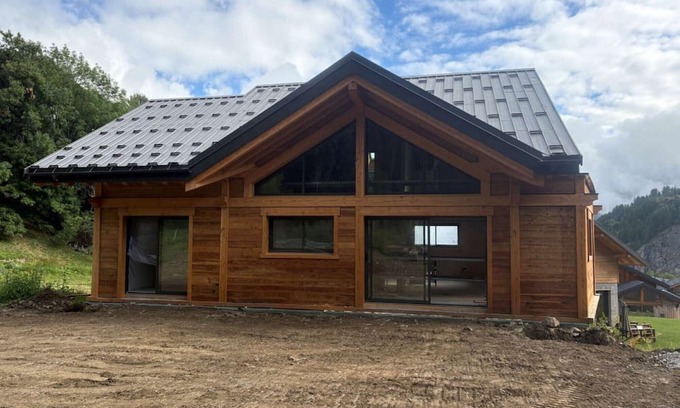 Valloire Ski Chalet | Chalet 'L'Orée' with Mountain View, Private Garden and Wi-Fi