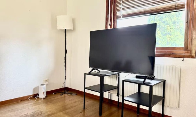 Torslanda Apartment | 12 Beds For Workers - Volvo - Parking lot - All-inclusive