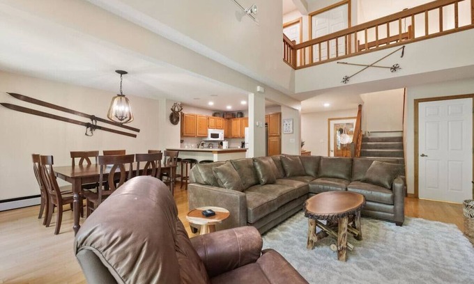 Lincoln House | Large Condo at Forest Ridge! Hot Tub*Pool*Shuttle