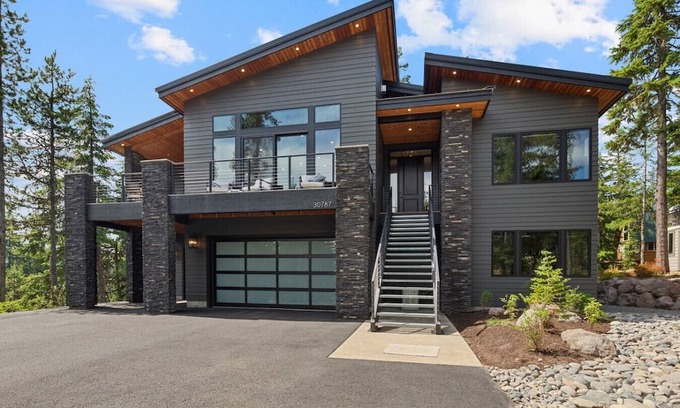 Government Camp House | 6BR Group Getaway | Hot Tub, 3 Kitchens, 3 Living