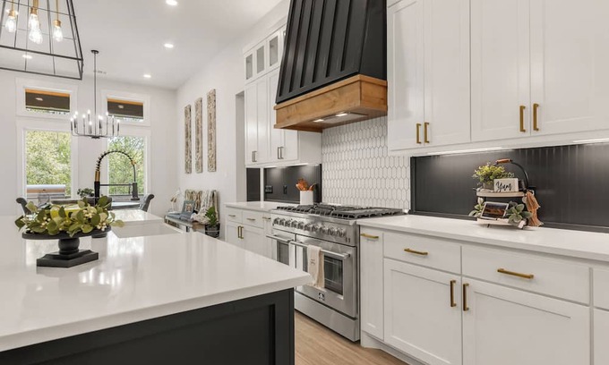 Wellborn House | Quiet home, just outside city limits!