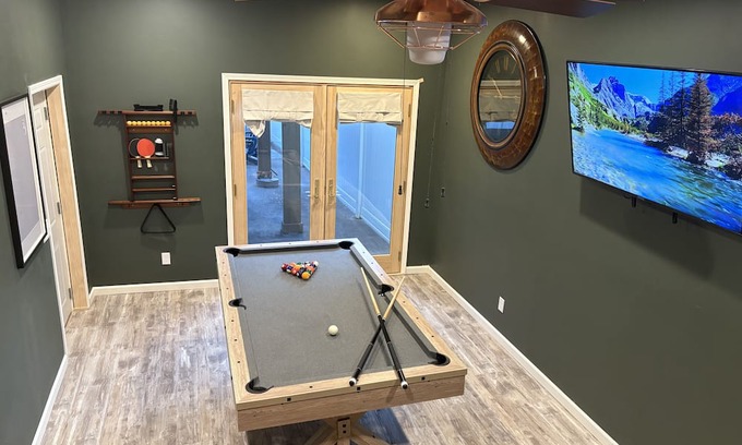 Fulton House | Family/Business-House, Lk Harriet, Pavilion Hot Tub, Games Room Arcade Game