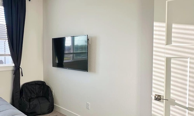 Greeley House | Modern Private 1BR + Bath Access