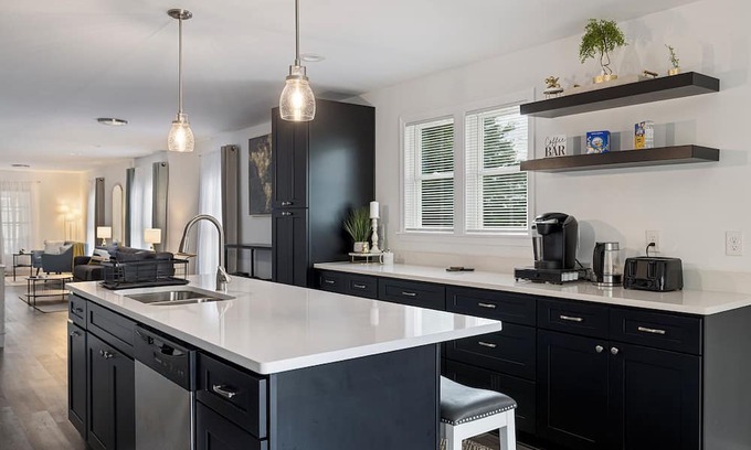 Kings Mountain House | Ranch Retreat | King Ste | Modern KIT | By Casino