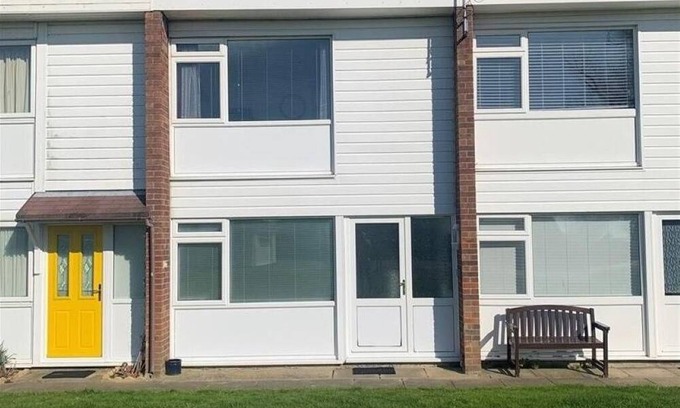 Scratby Ski Chalet | Homely chalet to hire in Scratby nearby the beach in Norfolk ref 76166B