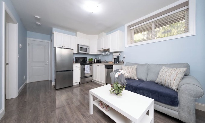 Renfrew-Collingwood House | 2 bedroom suite Walk to SkyTrain, Grocery, Macdonald & more