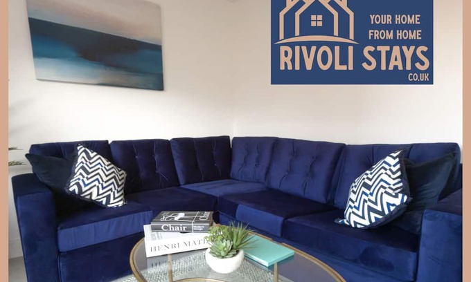 Rosliston House | Rivoli Brook, Stylish 3-Bed House ideal for Work & Family Stays