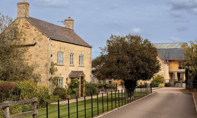 Todenham Cottage | Lower Farmhouse - Pet Friendly, Todenham