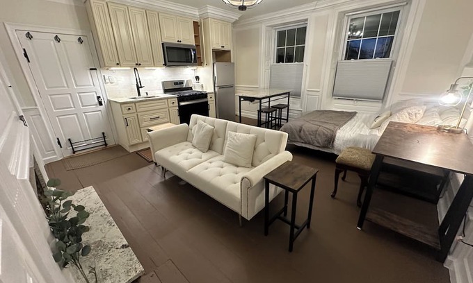 Exeter Apartment | Hale Loft w/kitchen, bath, laundry next to PEA