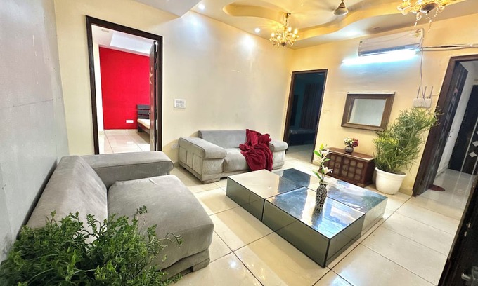 Gurugram House | 3 BHK entire floor on main road Gurgaon
