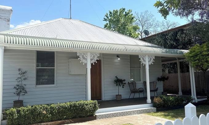 Inverell Cottage | Liberty on Brae, the perfect little cottage stay.