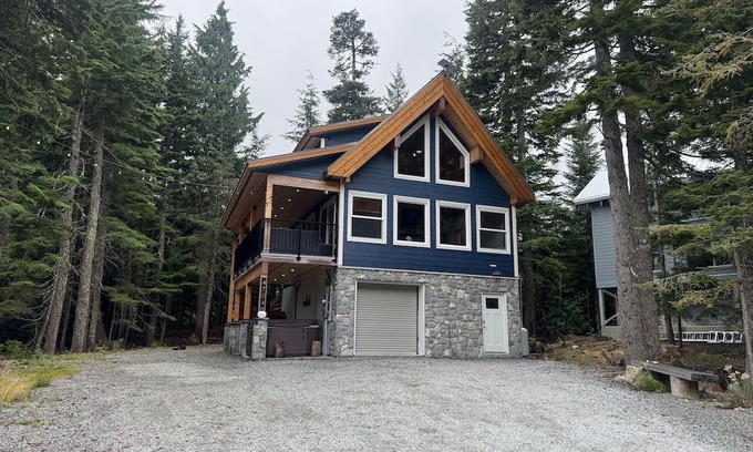 Hemlock Valley Ski Chalet | The Starry Chalet