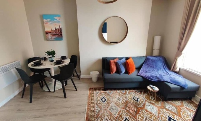 St George's Quarter Apartment | Victoria's Bright Georgian Apartment