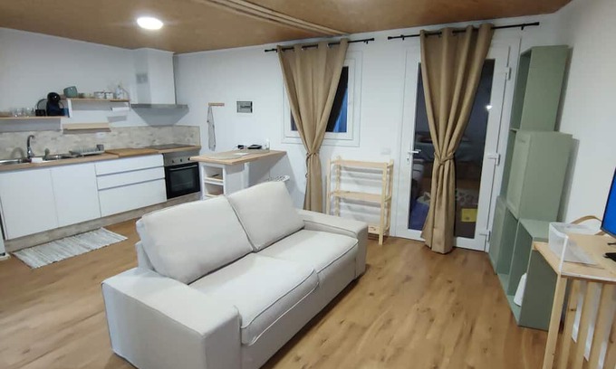 Montijos Cottage | 'Casa' with Balcony and Wi-Fi