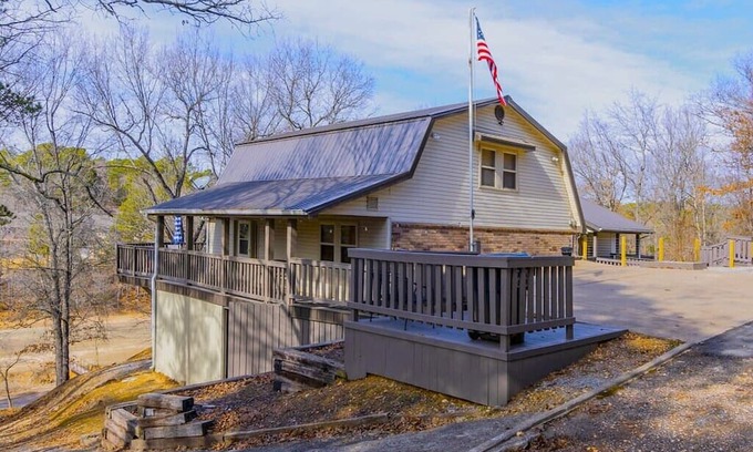 Kansas House | The Sand trap Hideaway