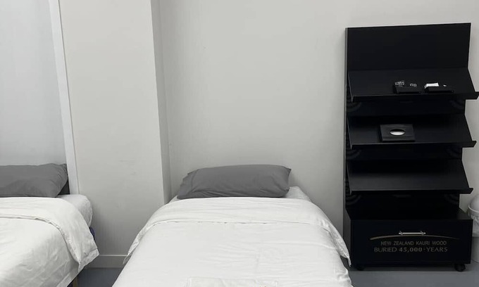 Auckland Apartment | 5 Double Bed and 3 single bed, 2 double sofa beds Studio, Suite 7