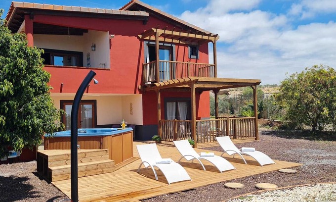 Granadilla de Abona House | Vacation Home 'Justo El Médano' with Sea View, Shared Terrace and Wi-Fi