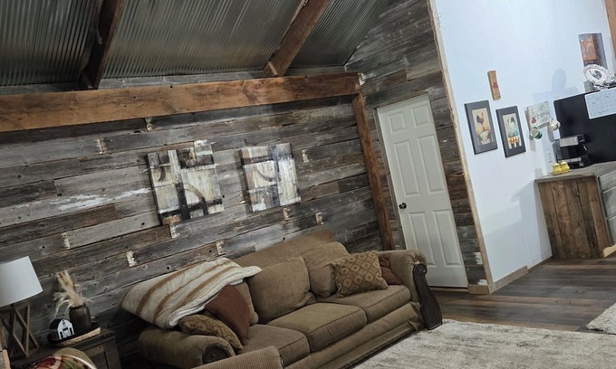 Michael House | Charming 2-bedroom barnloft on hobby farm in Pleasant Hill pittsfield area