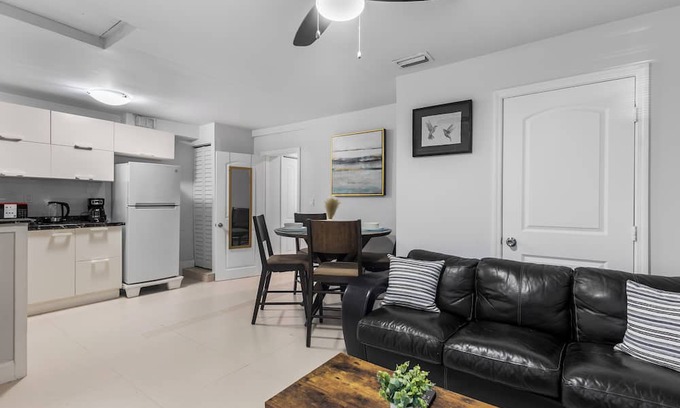 The Roads Cottage | Soothing cottage Next to Brickell
