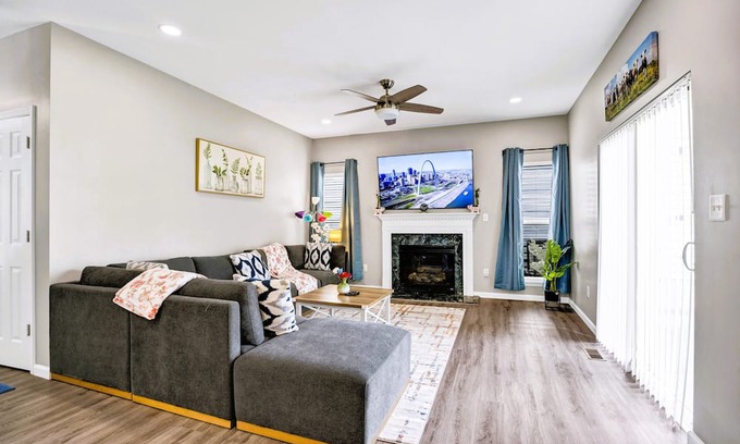 St. Louis House | Charming 4BR Retreat - Near Attractions, Universities & Hospitals!