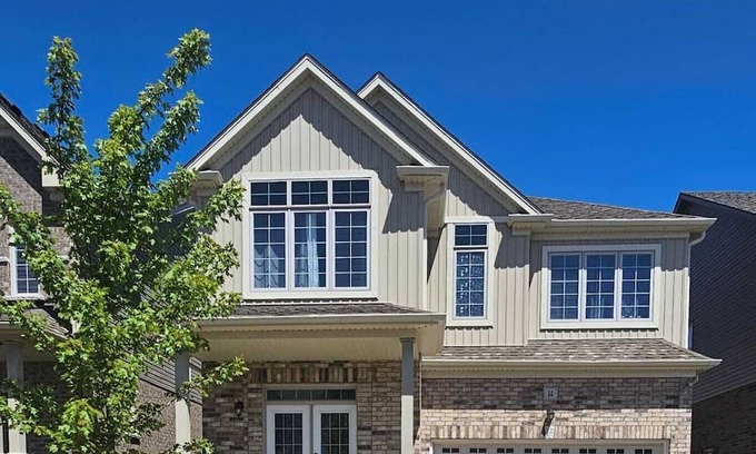 Ayr House | Spacious 5-Bed home, Bedm on Main Floor, 10/15 min to Paris/Cambridge/Kitchener