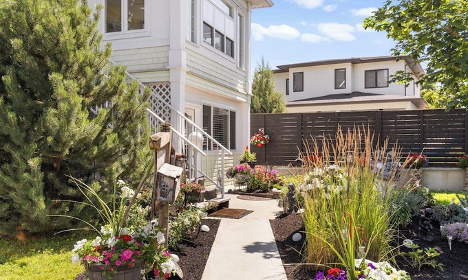 Central Okanagan House | Home Away from Home