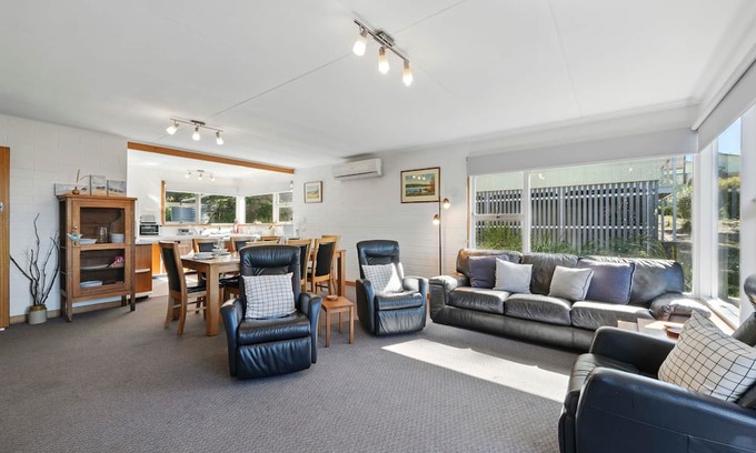 Coningham House | Coningham Beach House