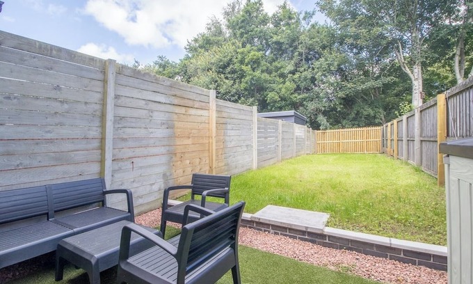 Airdrie House | Modern 2-Bedroom Home near Glasgow and Edinburgh