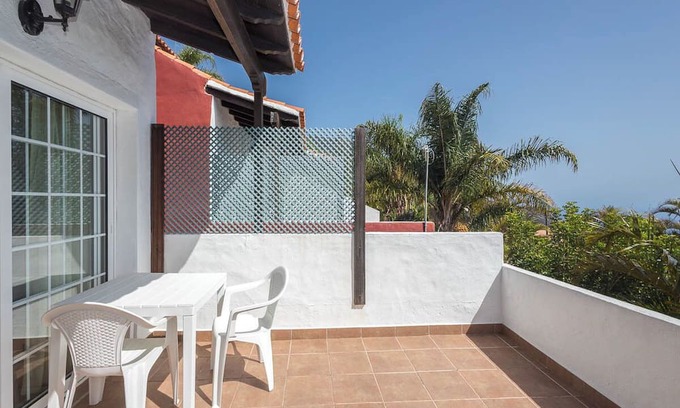 Los Quemados Apartment | Lightbooking Colon I Fuencaliente vistas al mar 4