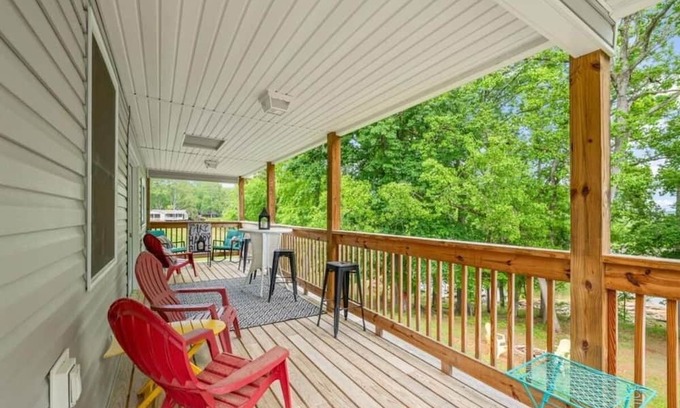 Clarksville House | Dockside Dreamz- Full duplex lake fun for 12