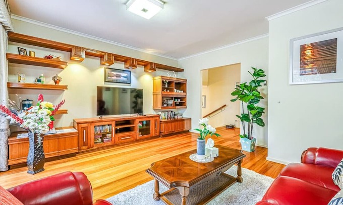 Balwyn North House | StayAU Pet-Friendly 4BR Retreat in Balwyn North