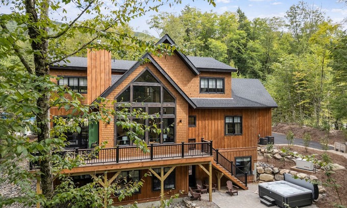 Lincoln House | Welcome to this luxurious 5BR 4BA oasis just steps from Loon Mountain. It promises a relaxing retreat walking distance to South Peak skiing, and short drive to many fun attractions, and landmarks. The rich amenity list will leave your group in awe.