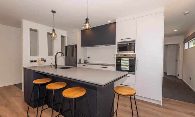 Lynmore Apartment | Twin Apartments - Walk to Forest with Spa Pools