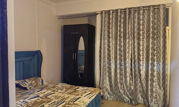 Ghaziabad Apartment | Spacious flat available on per day basis- comfort home stay