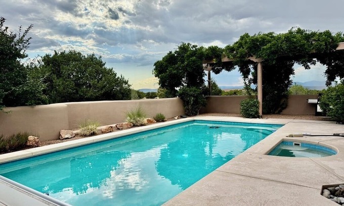 Las Campanas House | NEW LISTING - Bramasole - Mountain views, Pool, Hot Tub, 15 minutes to town.