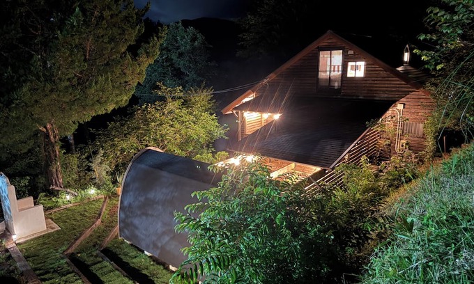Nakatsugawa Cabin | A small inn with a sauna and a private house for rent in the mountains of a quiet retreat in a town with a samurai road, an inn town of Nakasendo, with the option of barbecuing gibier and bonfires.