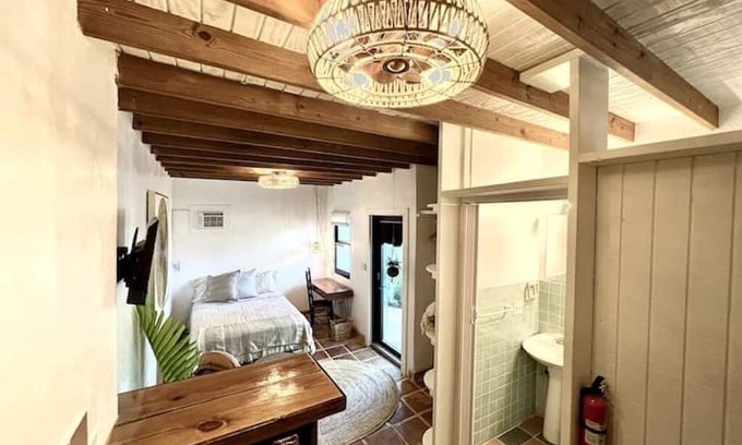 Coral Way Cottage | Charming 1-bedroom cottage in lovely Miami with AC, TROPICAL FOOD FOREST GARDEN