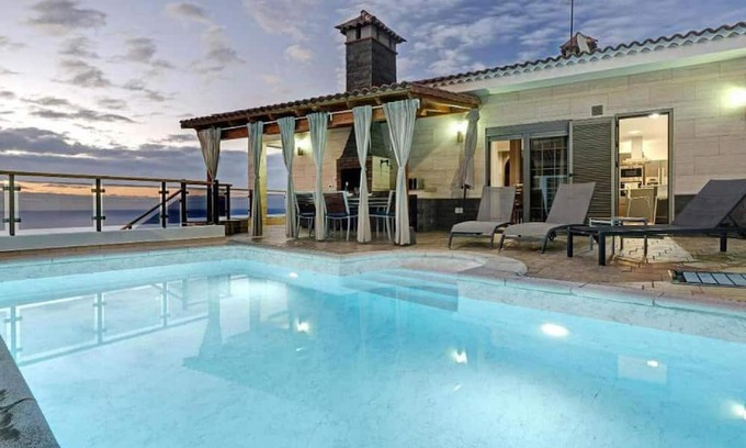 Sauzal House | Holiday Home 'Karat Horizonte' with Sea View, Wi-Fi and Air Conditioning