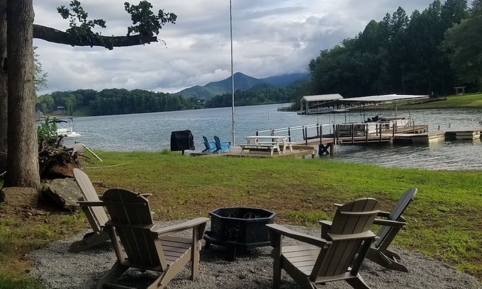 Hiawassee House | Lakefront Retreat on Chatuge – 2 Min to Town w/Mother-in-Law Suite- sleeps 10