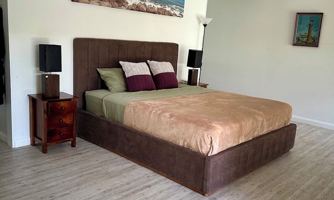 Gold Coast House | Whole Groud Floor of A double story house 3 bedrooms 1 bathroom