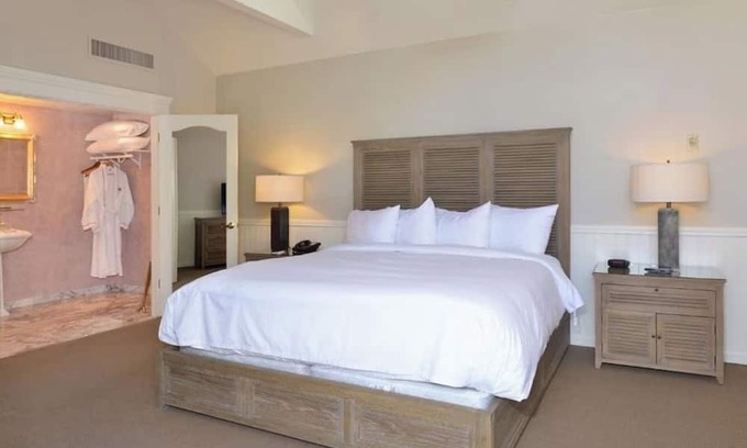 Santa Rosa Hotel | Two Luxurious Junior Suite with Elegant Furnishings Near Sonoma Wineries