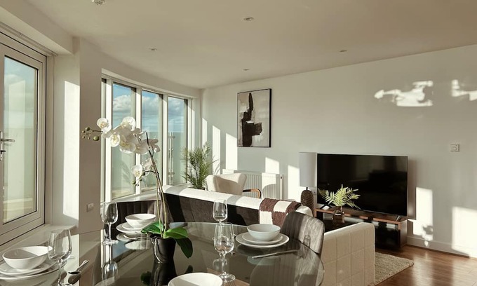 West Harrow Apartment | Luxury Penthouse in Harrow | 2BR | Gym | Games | Lounge | Free Parking