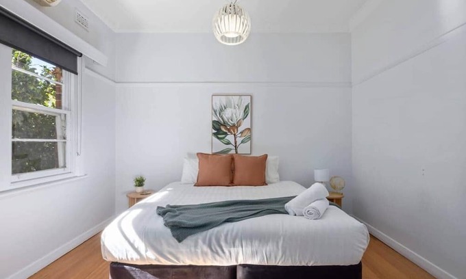 Bendigo House | Group Holiday - Sleeps 23