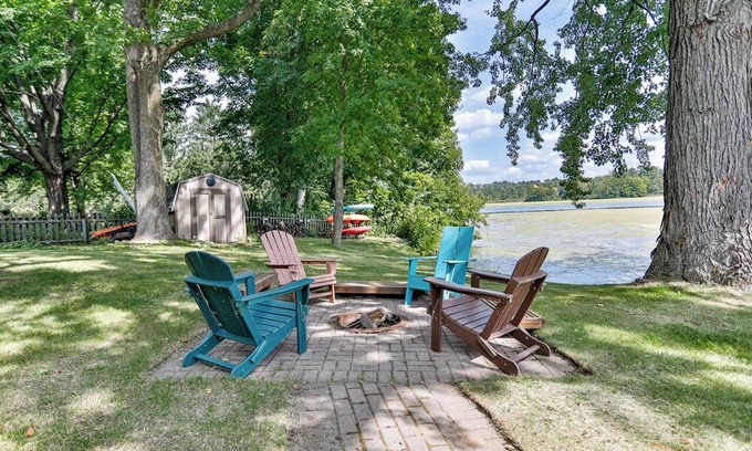 Schofield House | Riverfront Retreat with Hot Tub, Kayaks | Sleeps 8