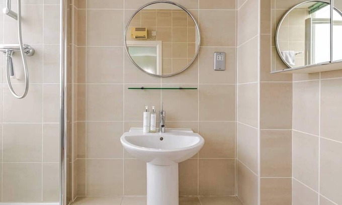 Wapping Apartment | 4 Bed High Rise Apartment Close to Tower Bridge with AC
