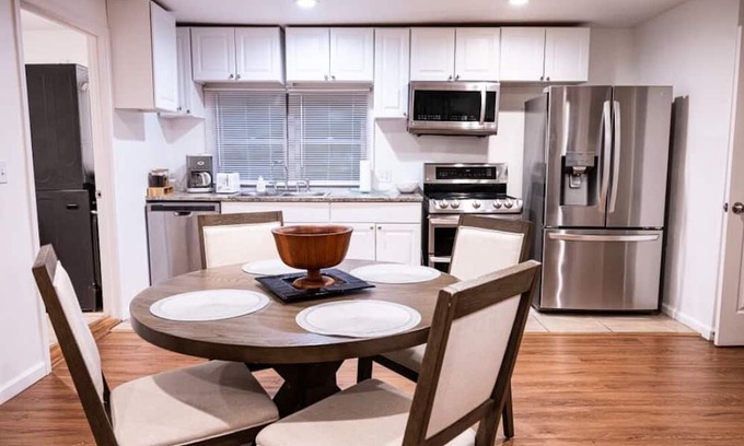 Olathe House | 5-Star Home in amazing location! 3Brm w/3Bth Gem.