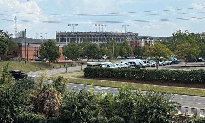 Auburn Condo | Newly updated condo steps from Jordan Hare and downtown Auburn!