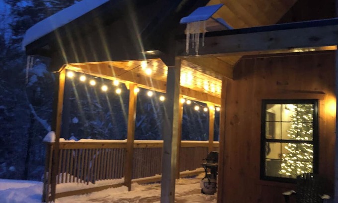 Woodford Cabin | Cozy, welcoming, 3-bedroom cabin abutting the Green Mountain National Forest!